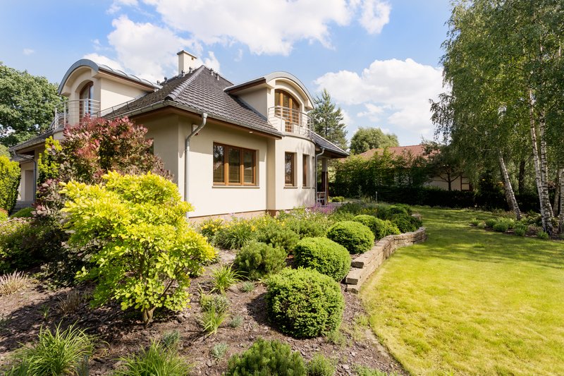 Casa con vista al jardín trasero
