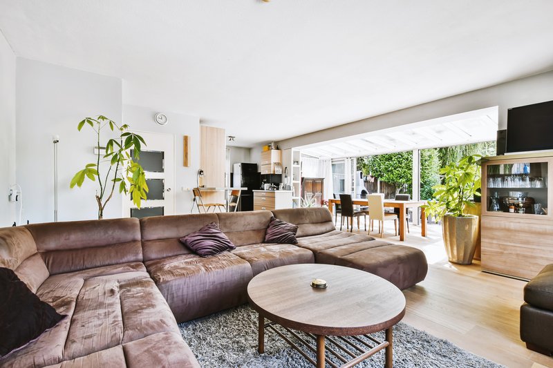 Sala cómoda e iluminante